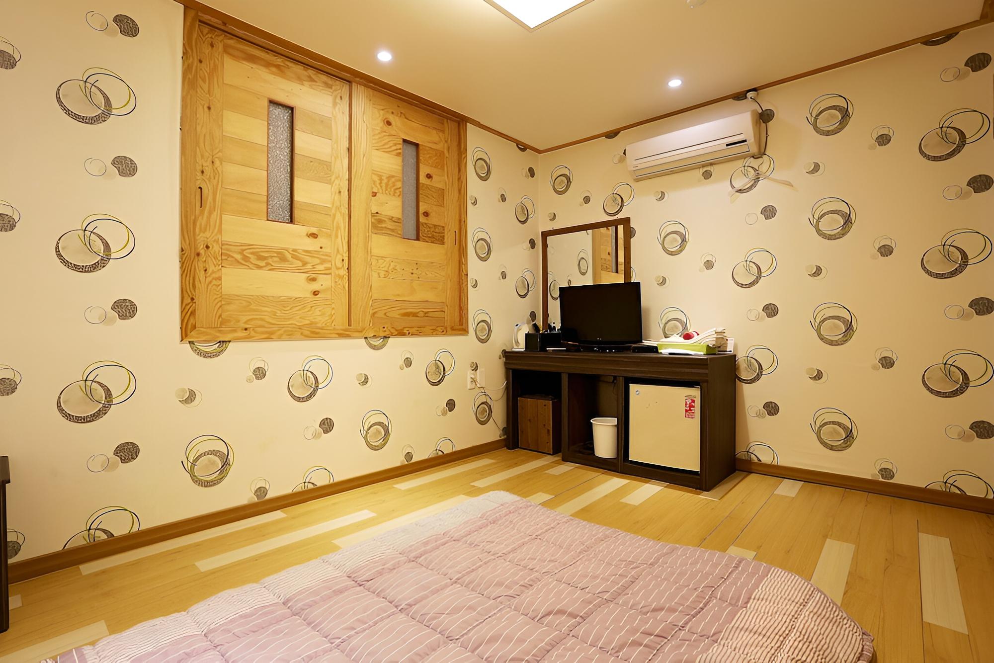 Room (Ondol Room) photo 1