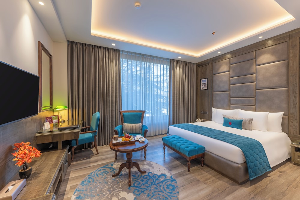 Deluxe Room, 1 King Bed - Photo 3