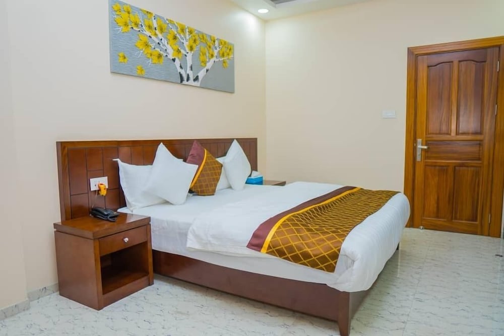 Deluxe Double Room, Balcony, City View photo 2