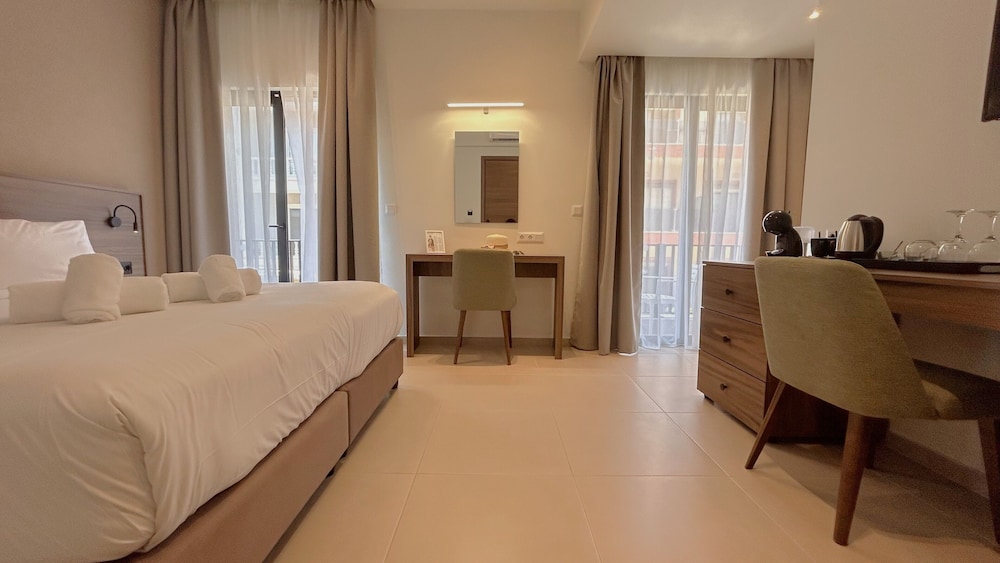 Comfort Double Room | City View photo 1