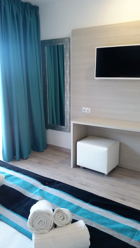 Premium Double Room, Balcony, Partial Sea View photo 2