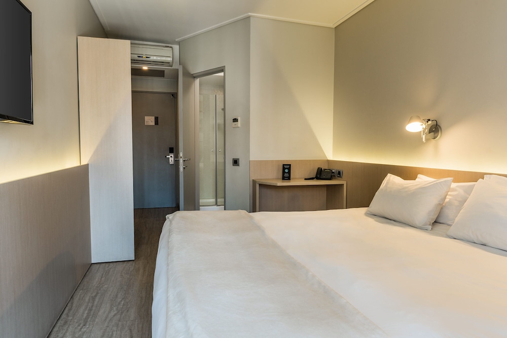 Economy Double Room, 1 King Bed
