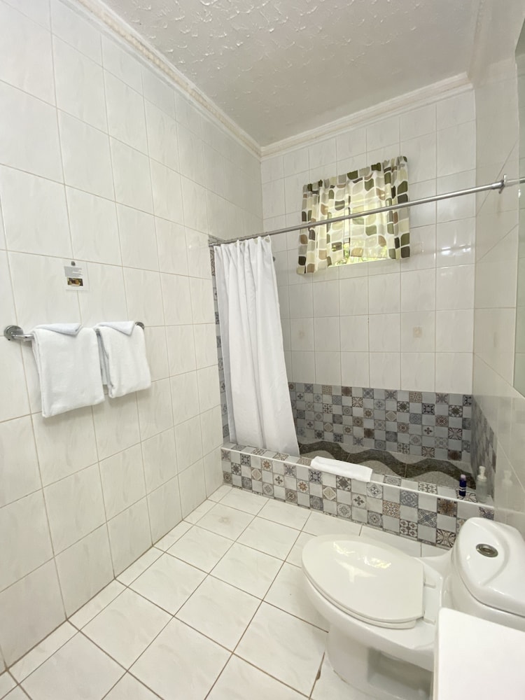 Standard Room, 1 King Bed, Pool Access, Garden Area photo 2