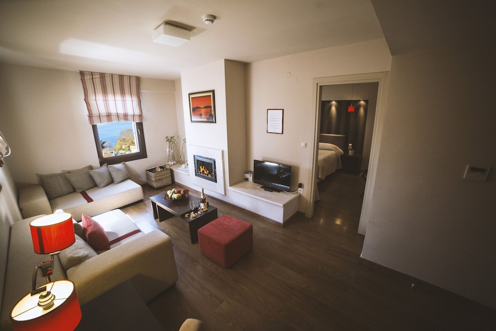 Suite with Balcony and Portaria View - Photo 5