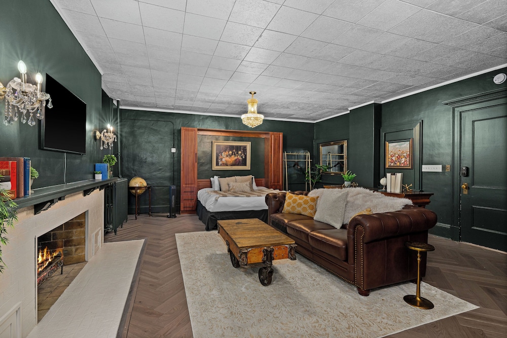 Speakeasy Suite