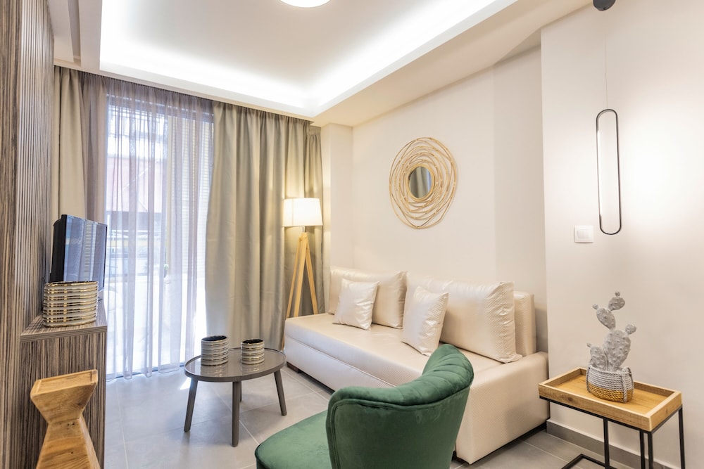 Deluxe Family Suite Open Plan - Photo 2