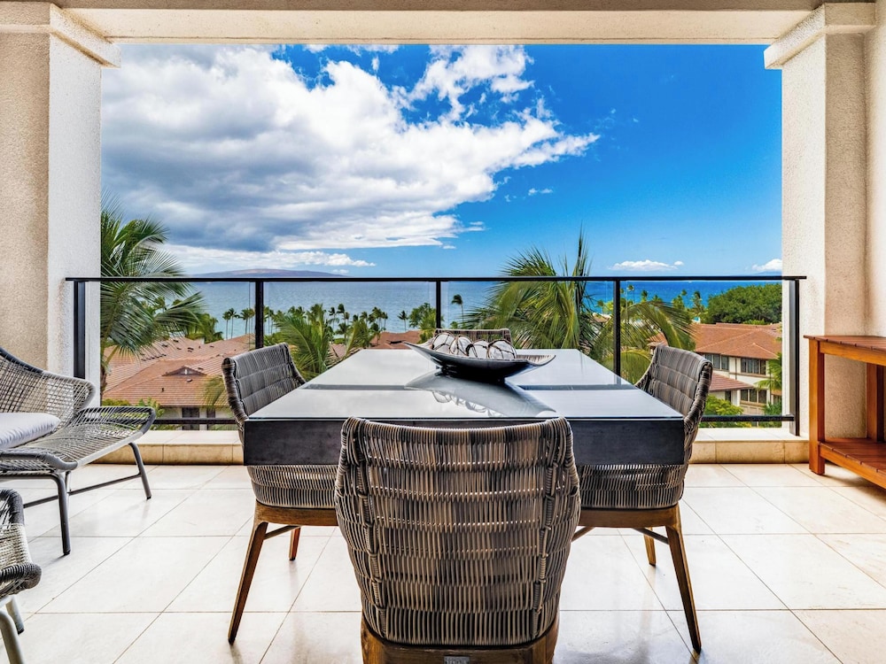Condo, 2 Bedrooms, Ocean View (404) photo 2