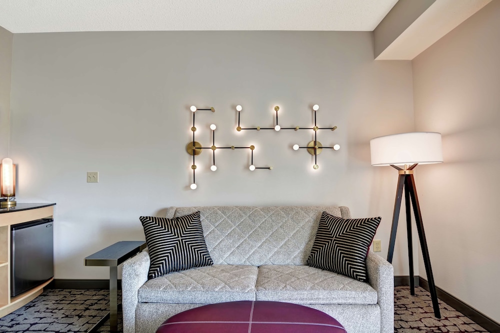 Suite (2 Queen Beds & 1 Sofa Bed) - Photo 3