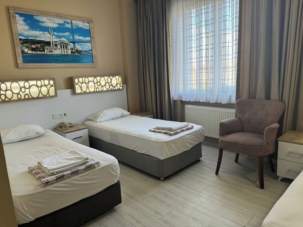 Standard Triple Room, City View, Corner