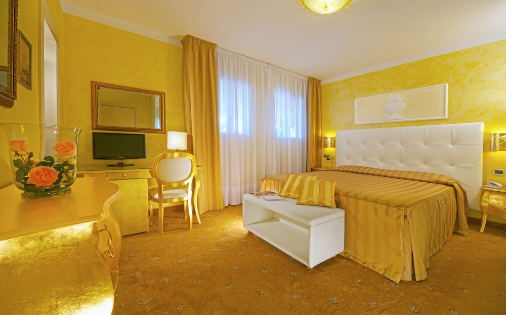 Exclusive Double or Twin Room photo 1