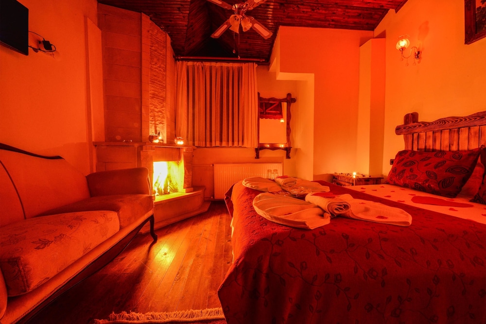 Deluxe Room, Fireplace photo 1