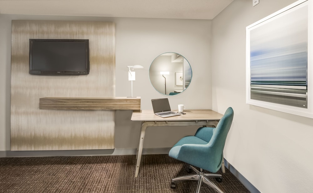 Premium Suite, 1 Bedroom (Hearing Accessible) - Photo 2