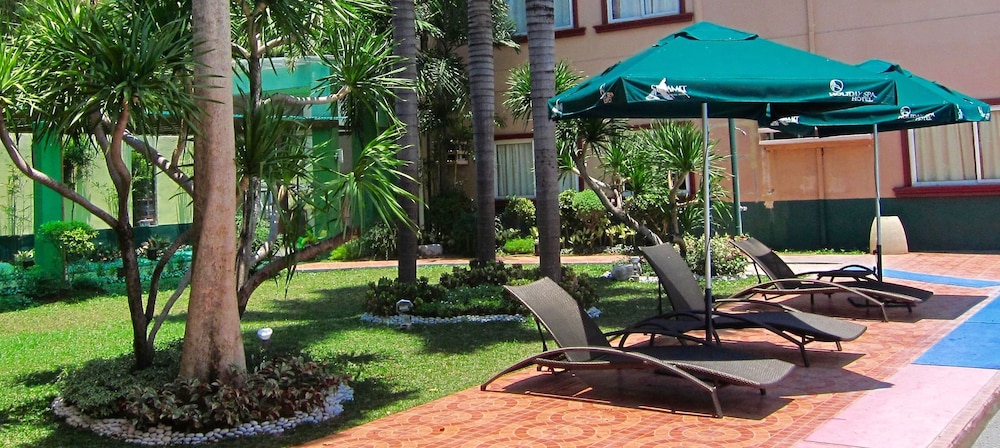 Deluxe Room, Pool View - Photo 15