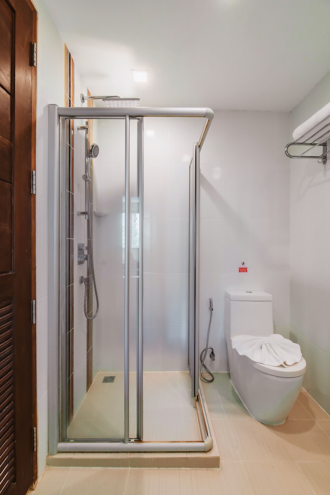 Deluxe Suite King - City View photo 3