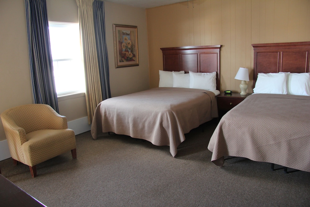 Economy Room, 2 Queen Beds, Non Smoking, Refrigerator & Microwave (Original Building)