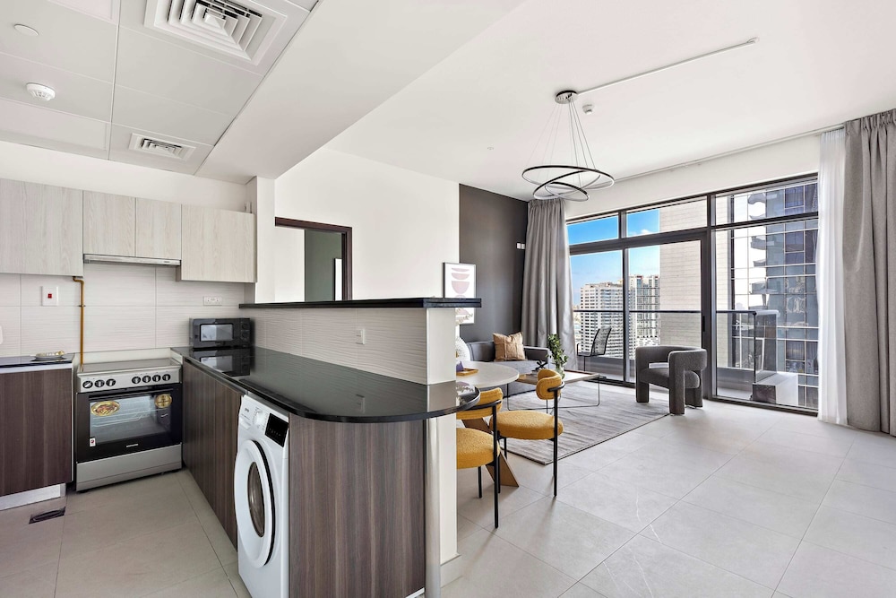 Superior Apartment, 1 King Bed, Canal View photo 2