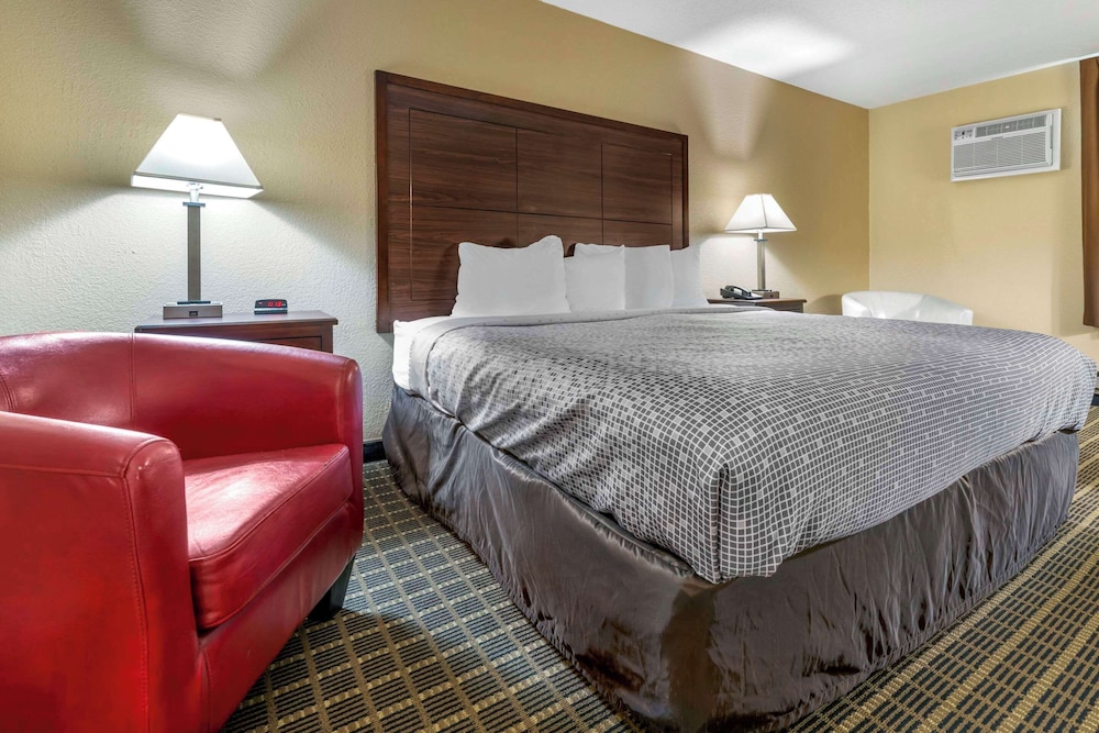 Room, 1 King Bed, Non Smoking - Photo 1