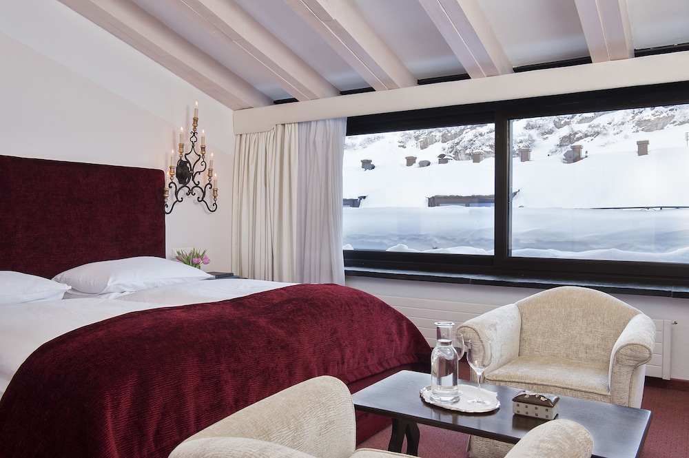 Suite, Fireplace photo 1