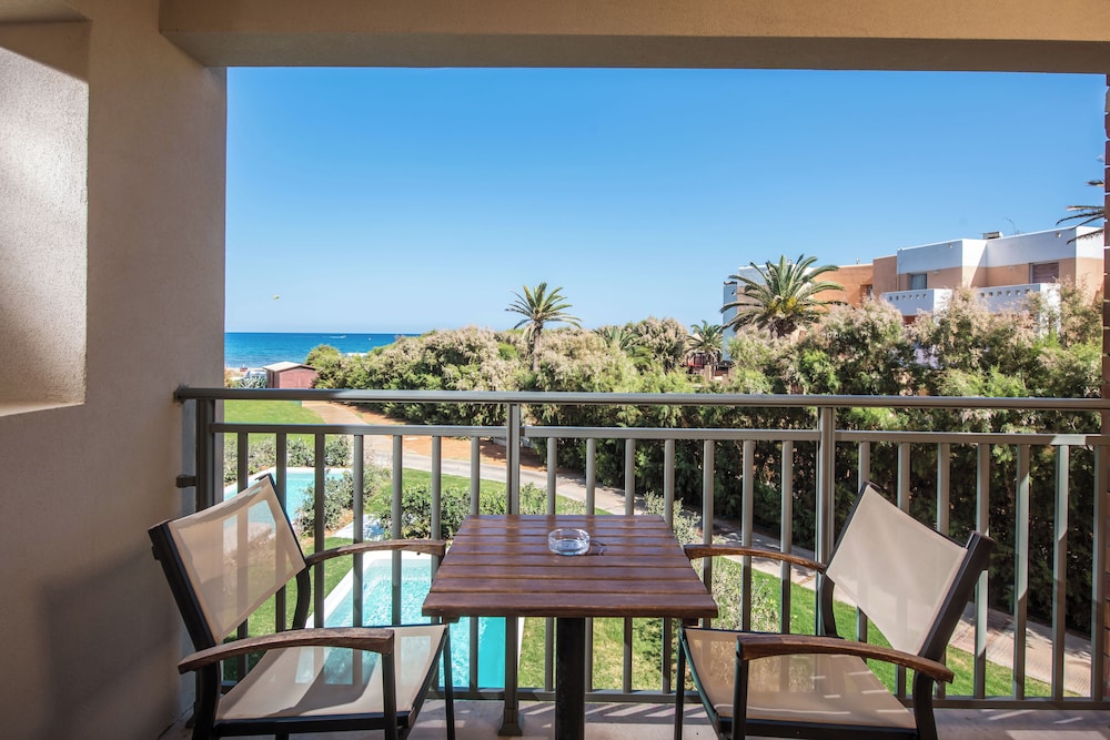 Double Room, 1 Double Bed, Oceanfront photo 2