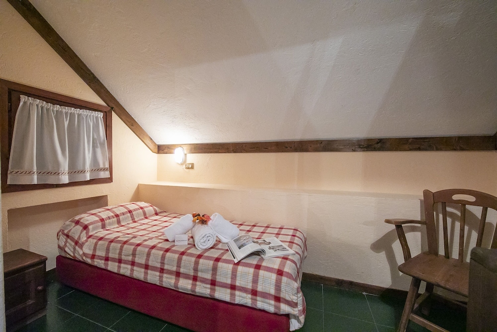 Family Apartment, Multiple Bedrooms, Mountainside (Grange Hike & Ski - 29D Sestriere) photo 3