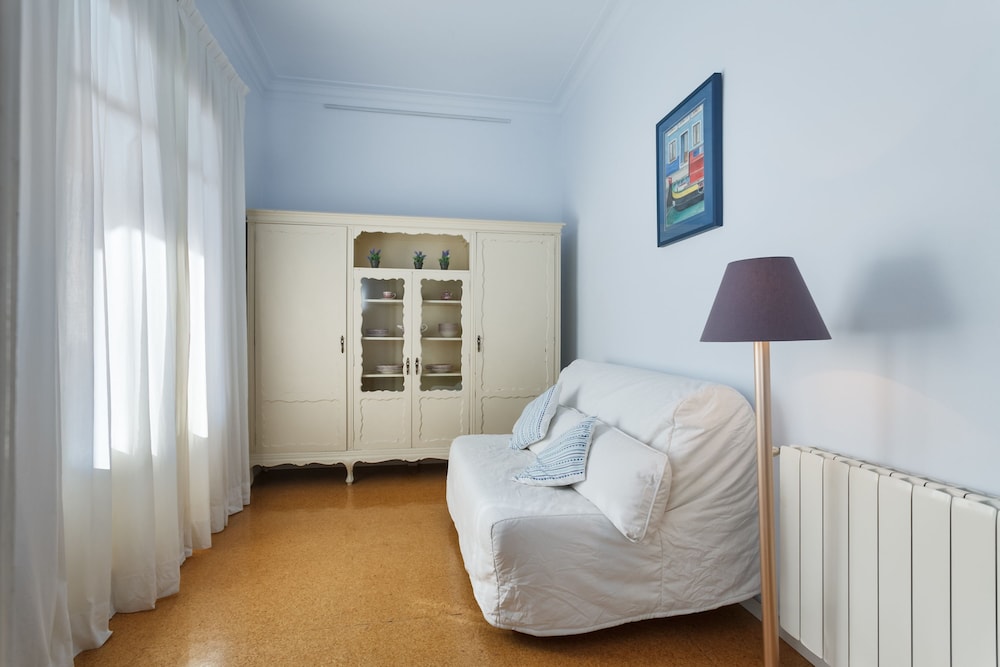 Apartment, 4 Bedrooms, Beach View photo 2