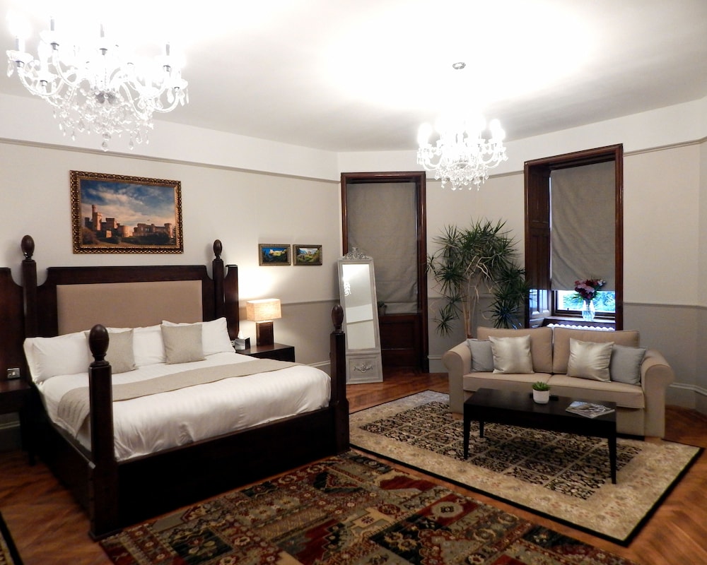 Deluxe Suite, 1 King Bed - Photo 3