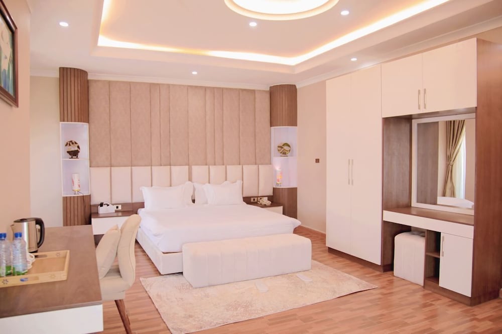 Luxury Quadruple Room, Balcony, City View