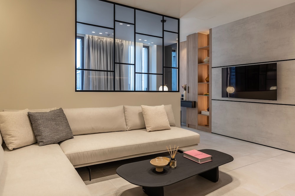 Apartment, Smoking