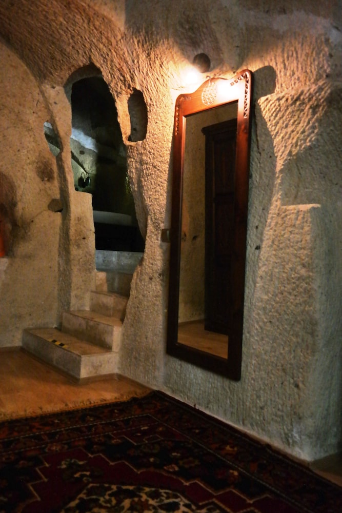 Junior Room Cave - Photo 1