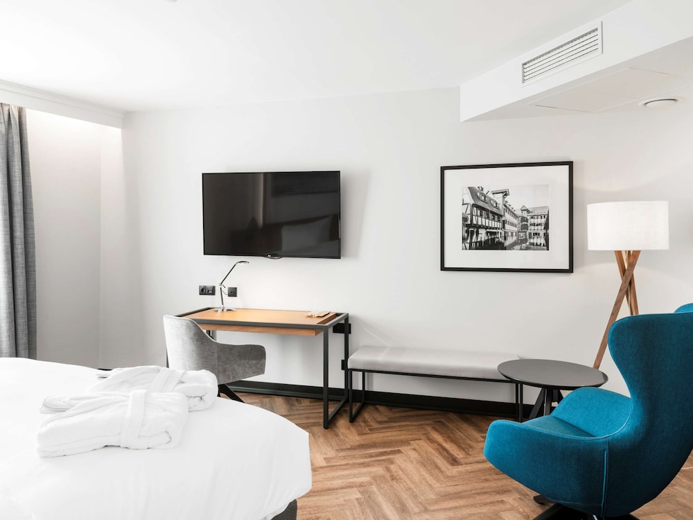Junior Suite, 1 King Bed with Sofa bed - Photo 2