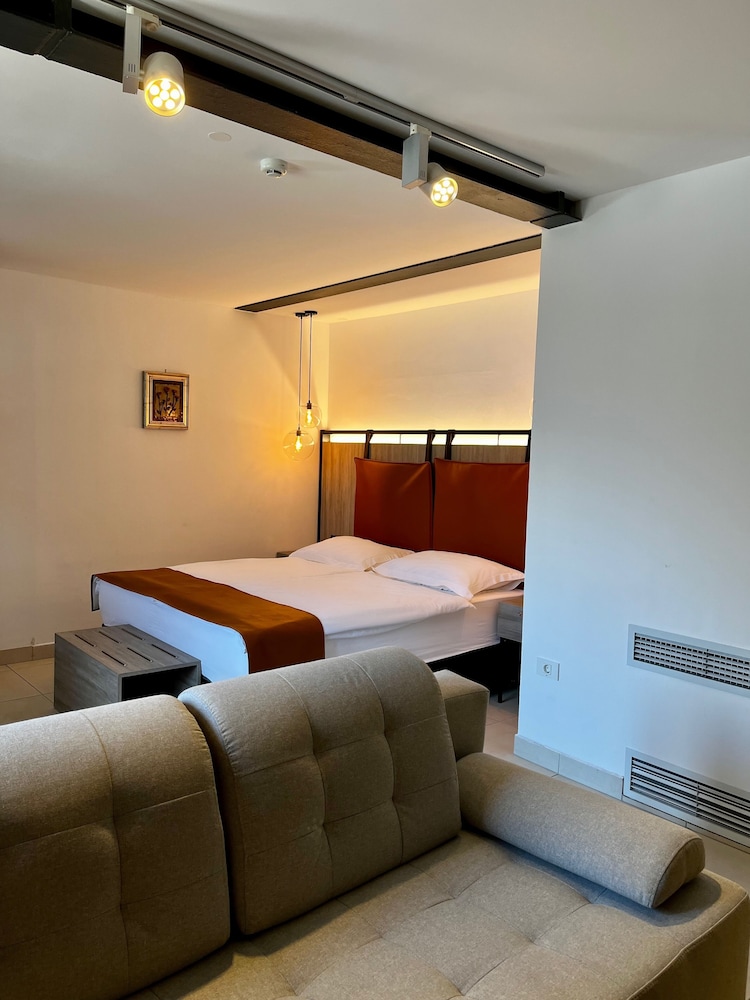 Executive Room, 1 King Bed with Sofa bed, City View photo 2