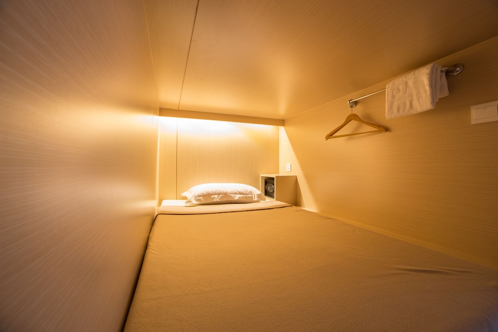 Private 6 beds (Share Bathroom) photo 3