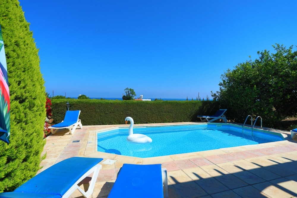Villa photo 2