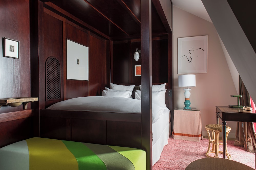 Classic Room, 1 Queen Bed, Pool Access photo 3