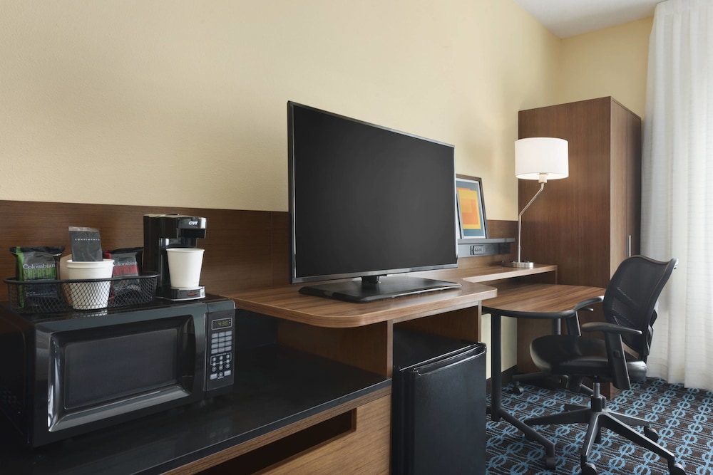 Executive Suite, 1 Queen Bed with Sofa bed - Photo 3