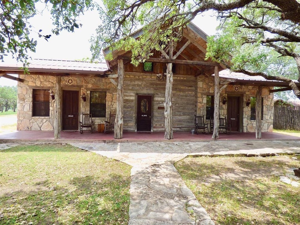 Premium Cabin, 2 Queen Beds, Garden Area photo 2