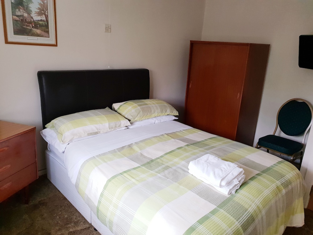 Basic Double Room, 1 Double Bed (Shared Bathroom) photo 3