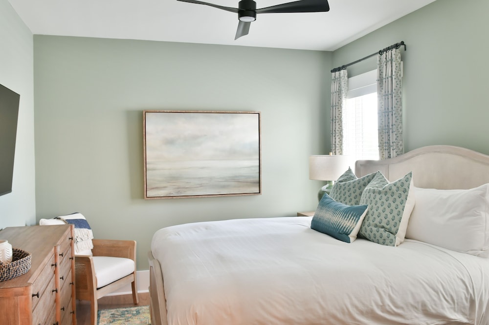 5 Bedroom Moreland Village Home 5586