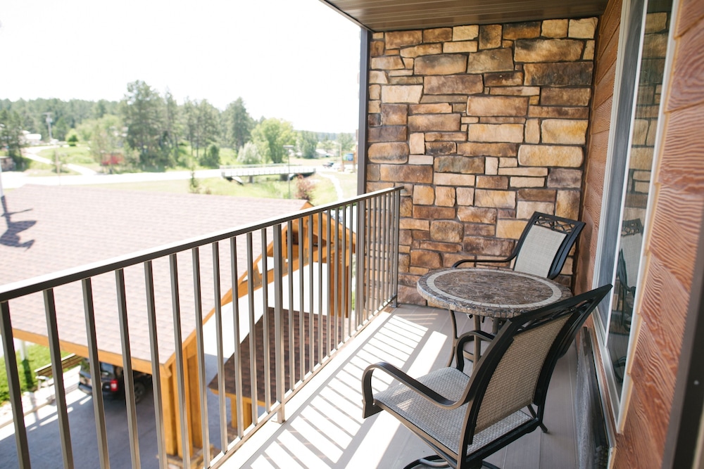 Suite, 1 Bedroom, Mountain View - Photo 2