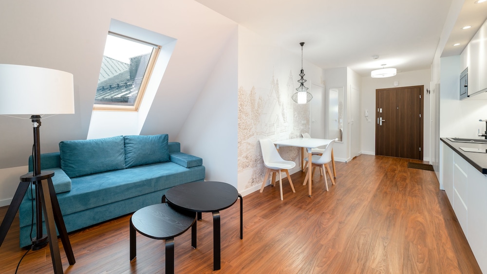 Apartment (112)