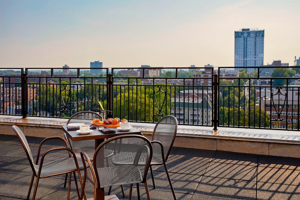 Studio Suite, 1 King Bed with Sofa bed, Balcony, City View (Balcony)