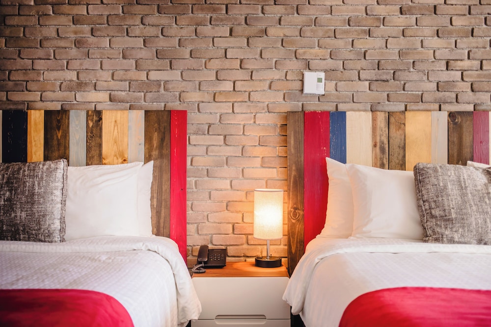 Signature Room, 2 Queen Beds, Sea View (Pavillon Carleton)