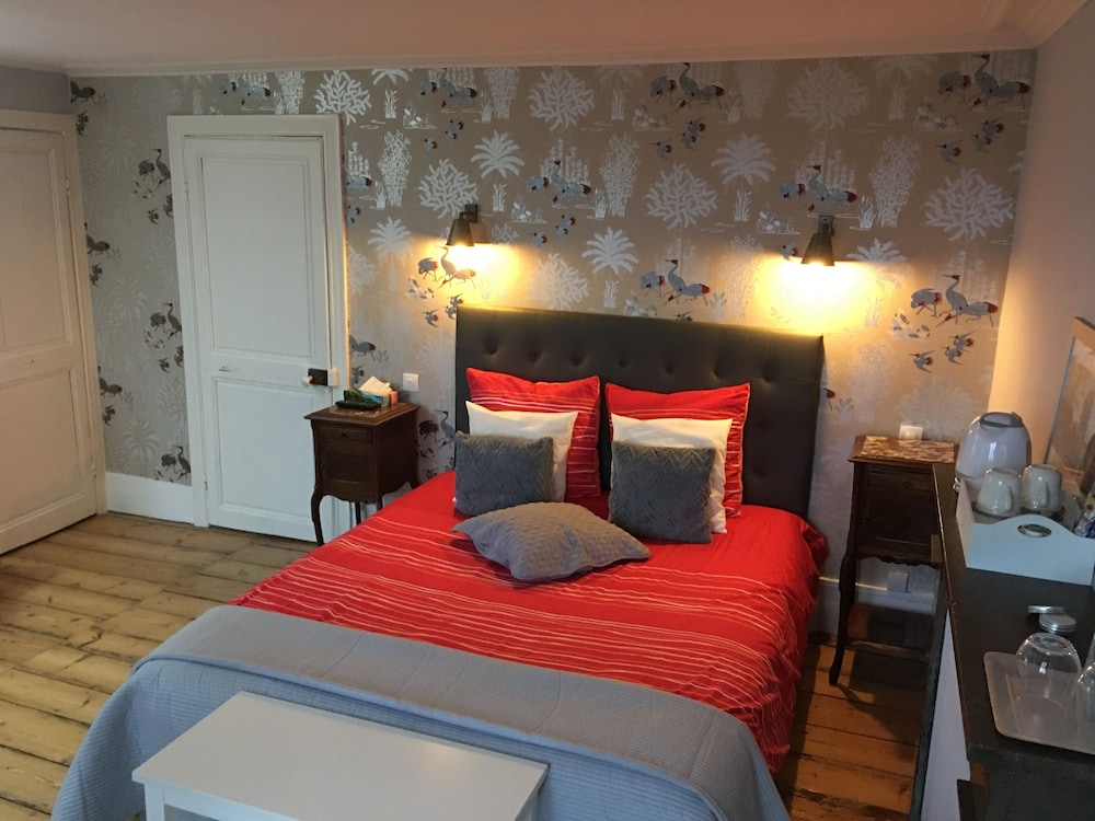 Premium Suite, 2 Bedrooms, Jetted Tub, Garden View