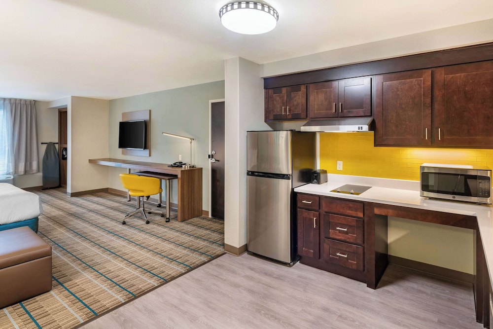Suite, 2 Queen Beds, Accessible, Non Smoking - Photo 2