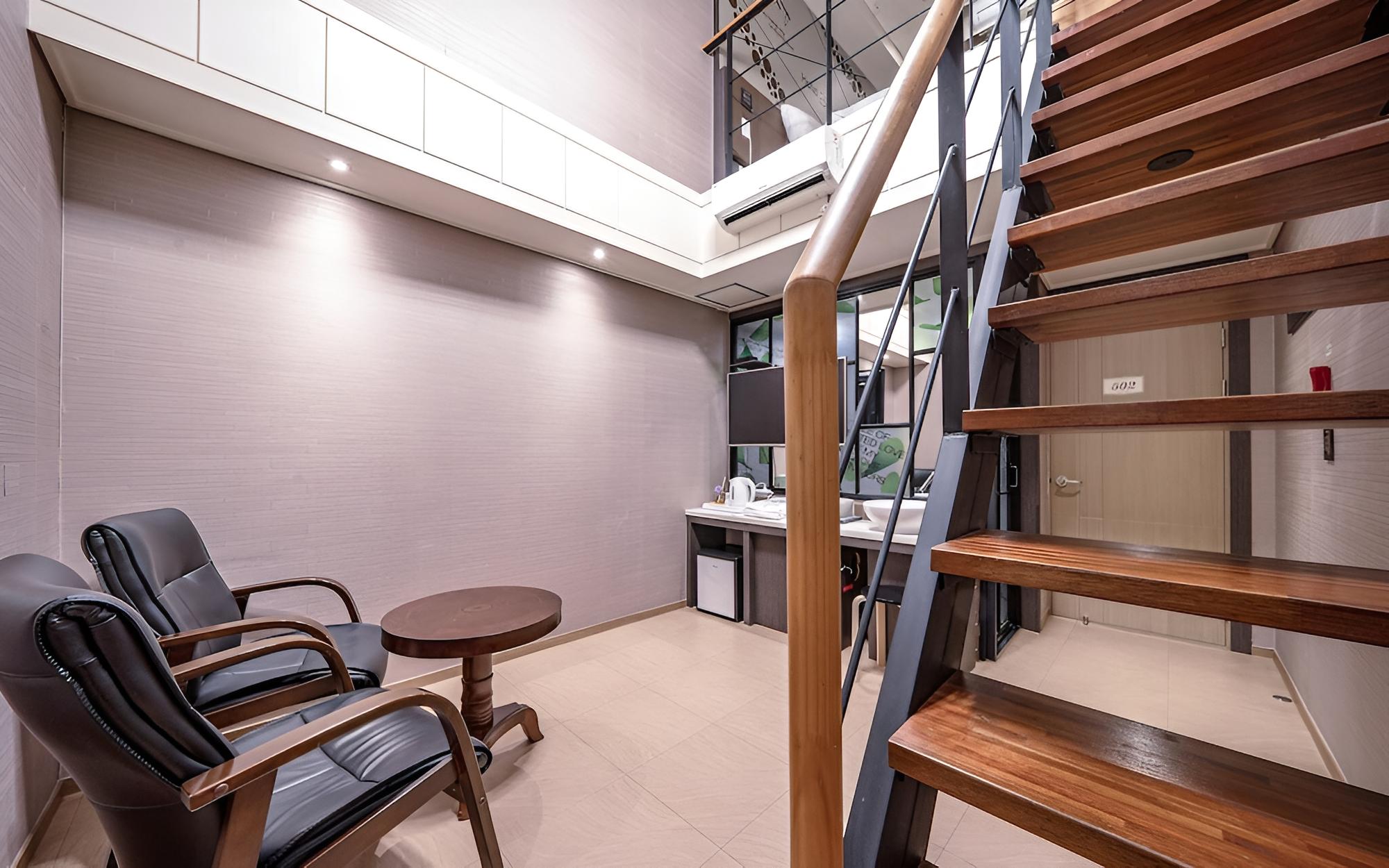 Room (Duplex room (Netflix available clean ) - Photo 4