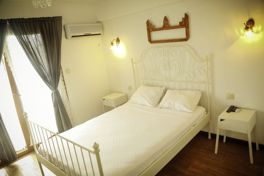 Standard Double or Twin Room photo 3