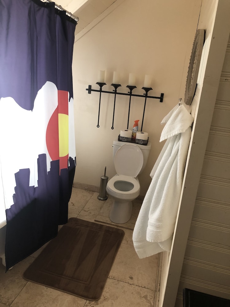 Downtown BnB King Bed Clawfoot Tub & Jacuzzi 1 photo 3