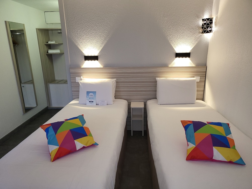 Standard Room, 2 Twin Beds - Photo 1