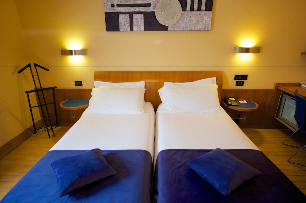 Standard Room, 2 Twin Beds photo 3