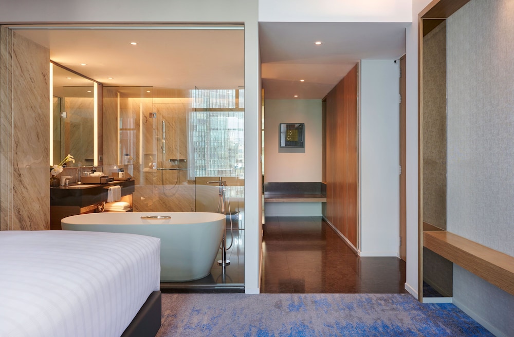 Executive Two Bedroom Suite thumbnail 5
